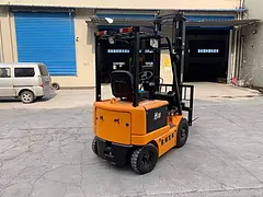 举高4米电动叉车 九成新杭州1.5吨二手叉车转让个