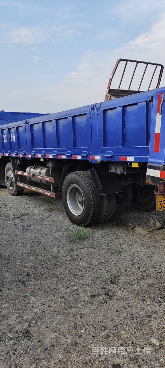 枣庄19年6.8米瑞沃侧翻自卸车 急售