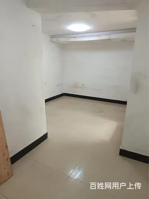 龙腾金荷苑地下室出租可租宿舍仓库 - 图片 1