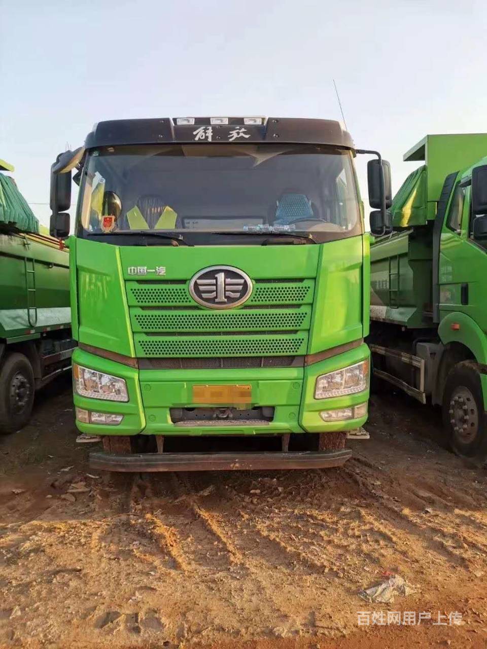 解放j6p自卸车 后八轮5米8国五首付8万