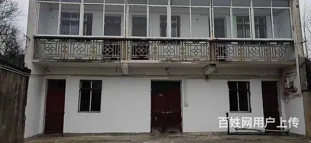 二层楼三开间楼房带院子出租的图片