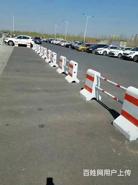 哈尔滨本地厂家批发生产水泥隔离墩道路护栏 - 图片 2
