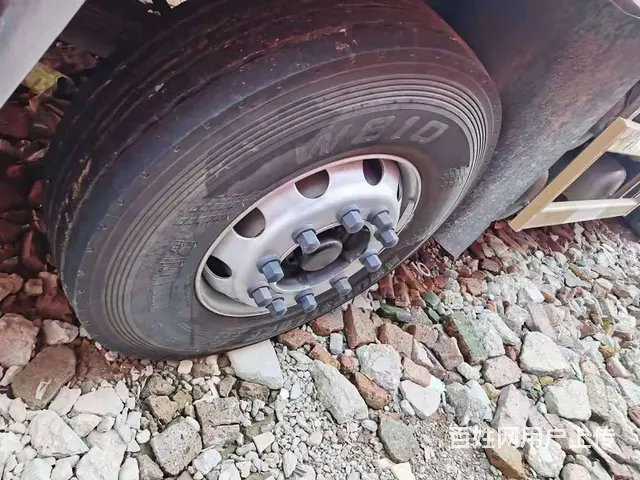 二手前四后八厢式货车350马力17年4月东风柳汽 - 图片 7