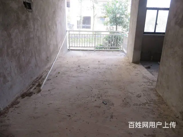 上高金色家园一楼毛坯四房送车库小区环境优美住人安静三证可按揭 - 图片 4