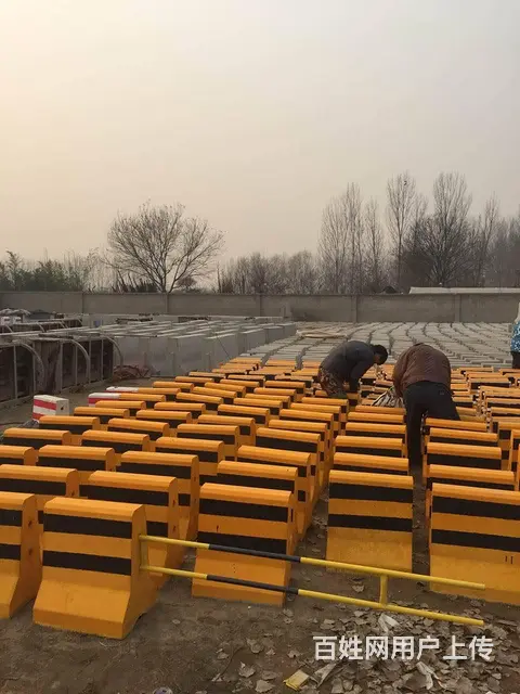 厂家直销水泥隔离墩 定做各种规格红白黑黄水泥墩 - 图片 8