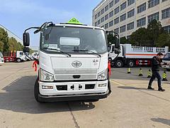 新款解放8吨大轮胎加油车