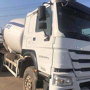 14年4年上户 豪沃二手搅拌车 大14方340马力