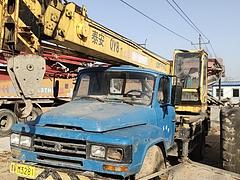 【搞定了！】东岳八吨吊车