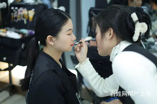 学化妆哪里好？零基础学化妆，广州百美汇学校专业靠谱 - 图片 12