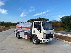 国六重汽额载5吨加油车 经济实用价格低 包上户