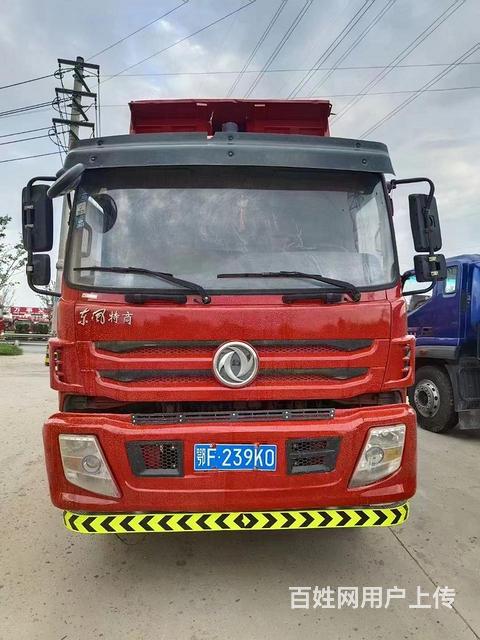 常年销售各种二手自卸工程车的图片