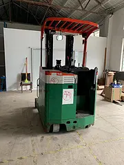 丰田2吨前移式电动叉车 仓储货架堆高4米二手叉车
