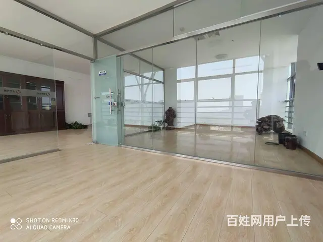 高铁站旁100平高层南向带玻璃隔断出租 - 图片 1