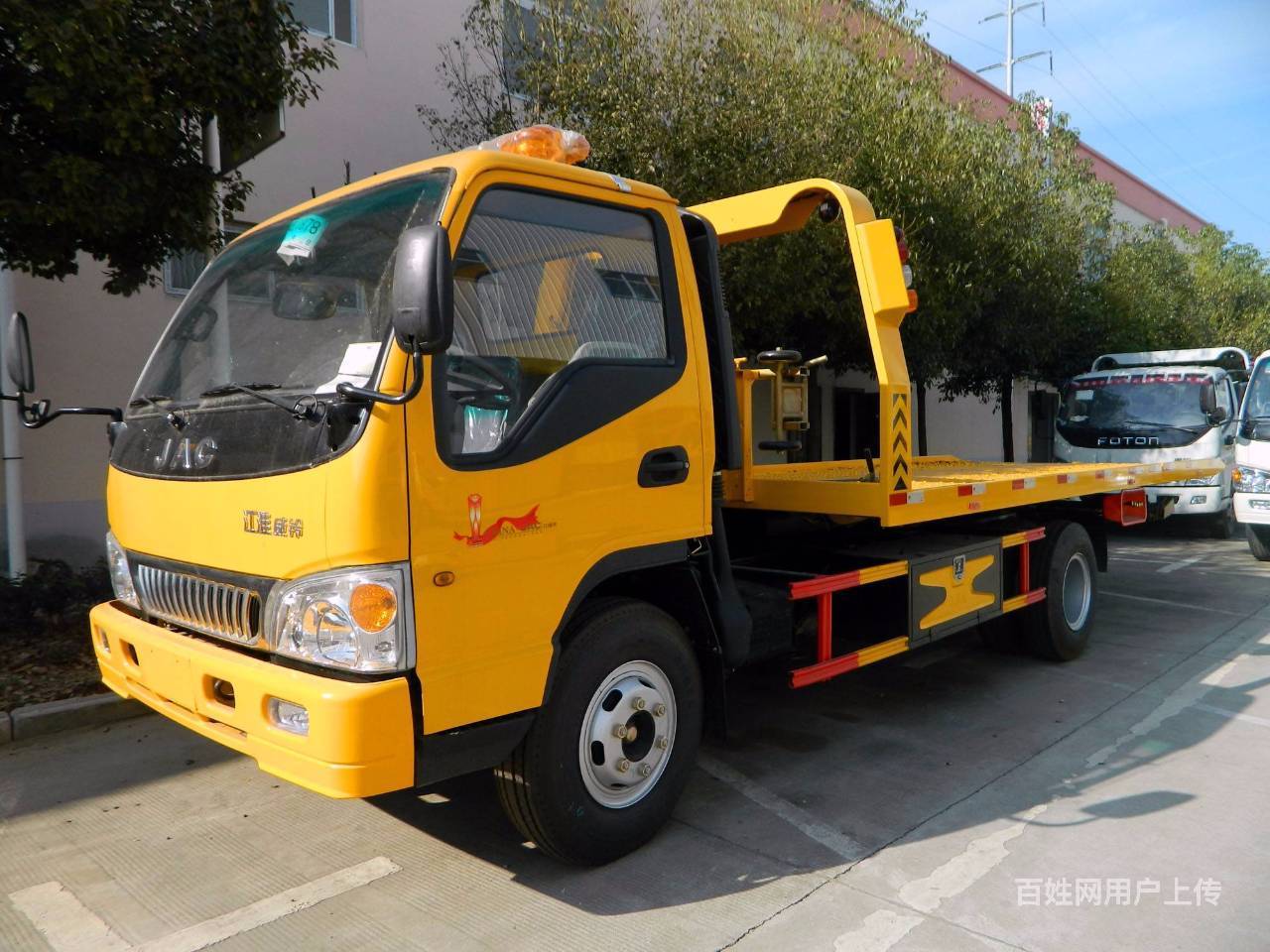 湖州拖车,搭电,脱困,上门服务