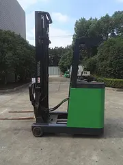 丰田1.8吨前移式电动叉车，举高5米货架堆高二手叉车