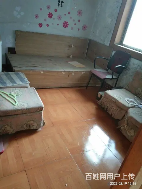 出租地王广场附近三楼 - 图片 1