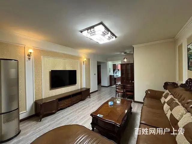 马德里皇家水岸一楼带院，南北标户两居室，带家电家具！ - 图片 1