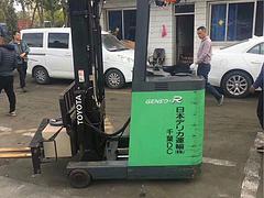 二手前移式电动叉车，货架举高4米1.5吨丰田二手叉