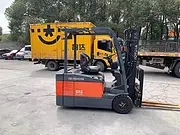 丰田2吨三支点电动叉车，仓储二手叉车个人转