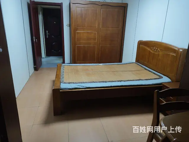 人民广场北矿山西二楼2+过设施齐全拎包房出租 - 图片 1