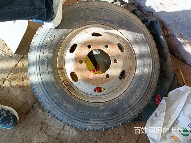 700-16钢丝胎出售 - 图片 1