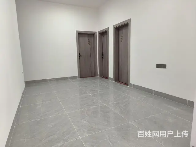 霞山南站区府对面木材公司宿舍四房两厅便宜出售 - 图片 1
