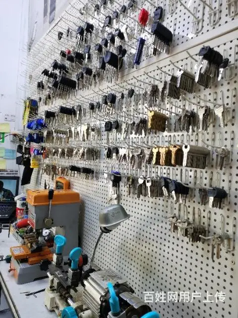 海口龙华开锁换锁电话 - 图片
