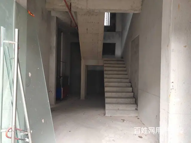 （51旺铺推荐）龙华区面前坡天泽园临街157平两层旺铺直租 - 图片 6