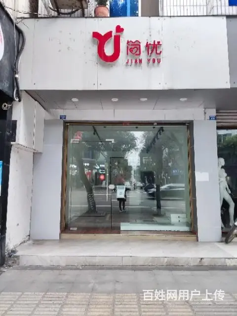 临街旺铺出租，个人无中介无转让费之前是做服装店的 - 图片 1