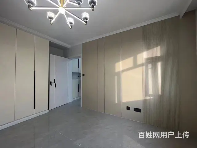 出售:10中10小附近，5楼中户 - 图片 1