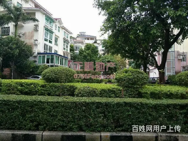 高档别墅区，小区环境一流，生活便利。带车库一起出售。 - 图片 3