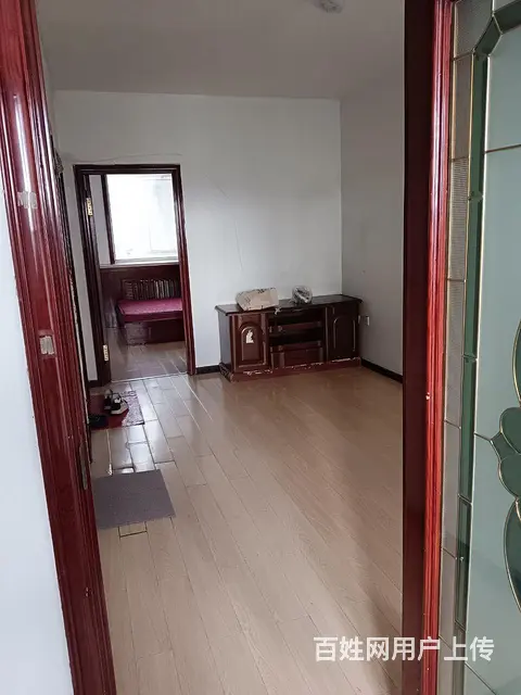地段好，公交车站就在楼下，房租便宜 - 图片 5