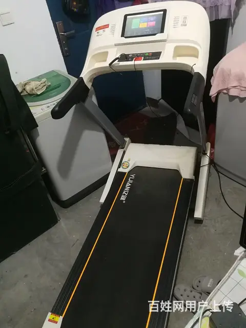 出售一台亿健跑步机，九成新，触摸大屏幕蓝牙音箱低价 - 图片 1