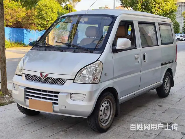 五菱荣光面包车7座 - 图片 2