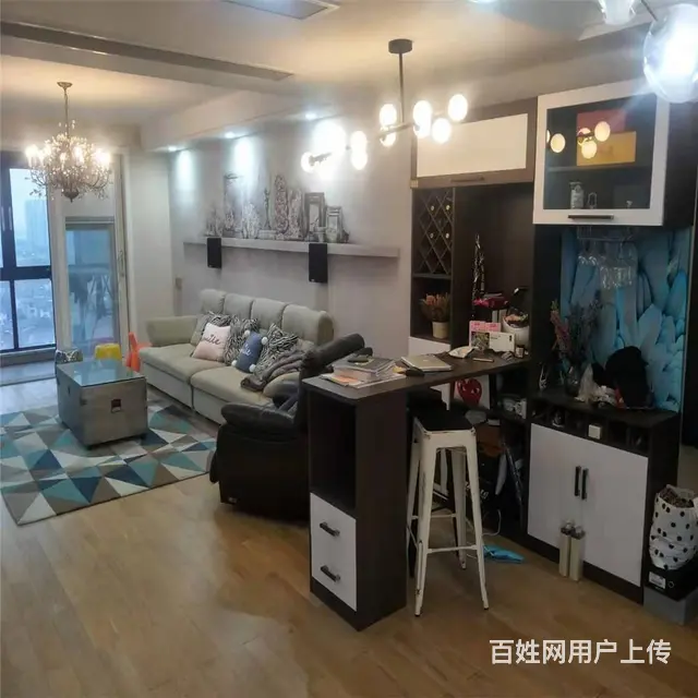 金城尚品中层96平，现代婚房装修，客厅朝南，两室两厅 - 图片 1