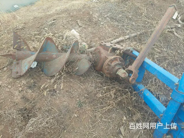 挖树坑机。不用了。便宜出售。撒肥料机。不用了 - 图片 2