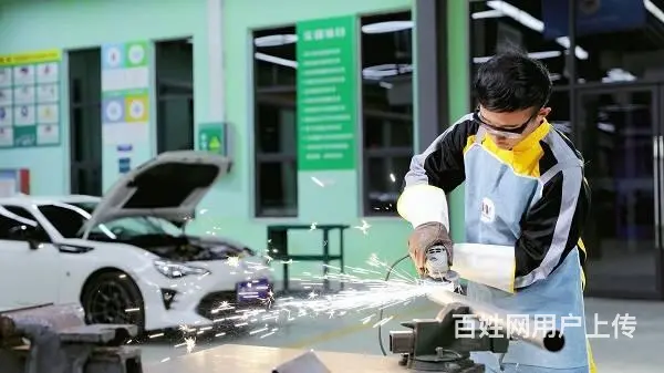 学习专业的技术来乌鲁木齐市万通技工学校 - 图片