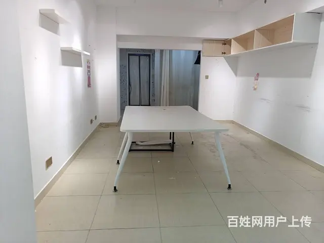 五一广场五一新干线电梯口50平工作室 - 图片 5