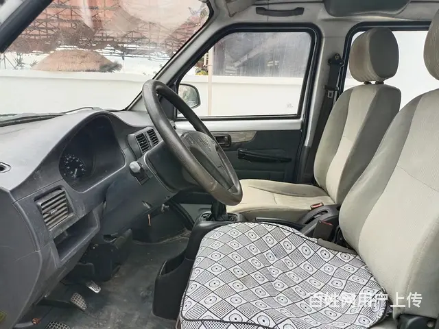 五菱荣光面包车 - 图片 8