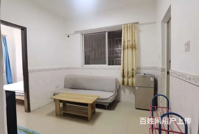 拱北关口龙城大厦电梯一房一厅出租，租价1600，近关口 - 图片 1