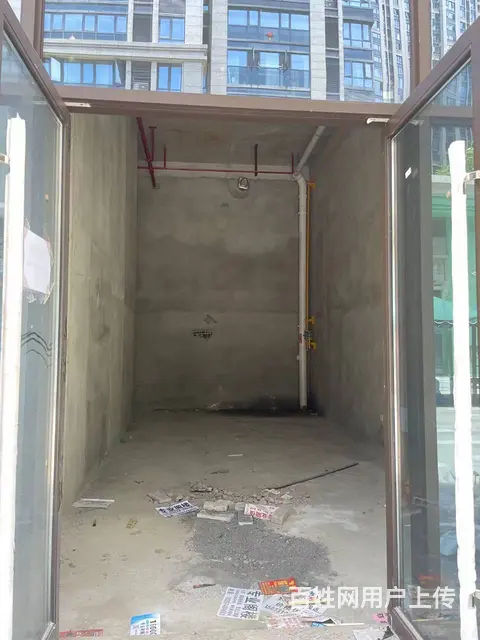 A(个人)房东直租！高档小区临街门面出租编号3022 - 图片 2