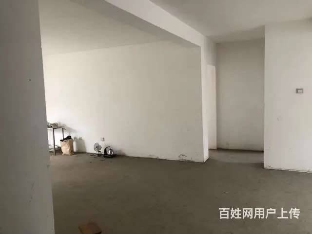 人民公园附近！102万180平，四楼带阁楼，带前后露台，新房 - 图片 2