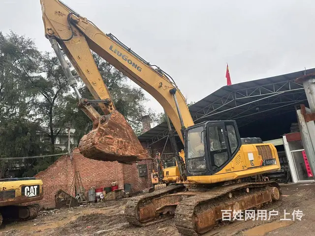 18年出柳工933E，看中电话联系 - 图片 2