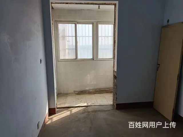 新房馨苑十区五楼共六层两室一厅有地下室 - 图片 1