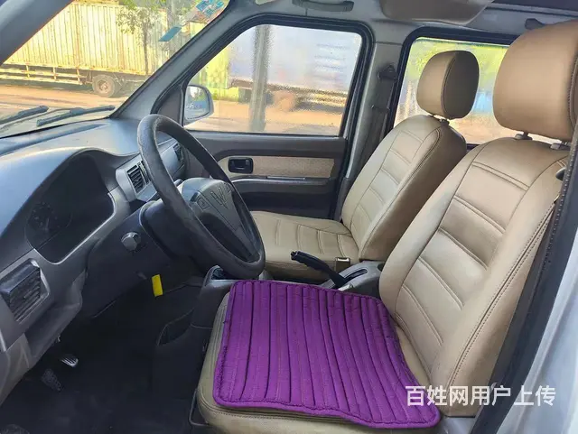 五菱荣光面包车7座 - 图片 9