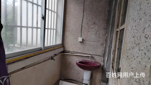 东堤北路韶关广播台，帽子峰 普通住宅1厅 简单装修 - 图片 1