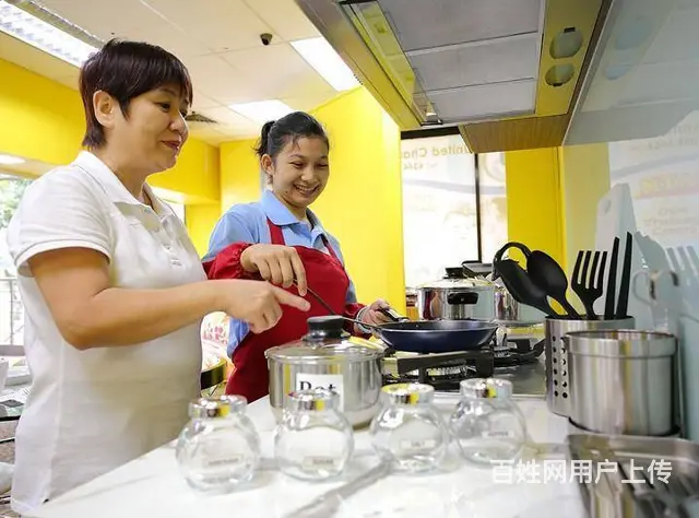 小叶叶家政大量优秀半天和全天的保姆育婴嫂护工钟点工 - 图片 3