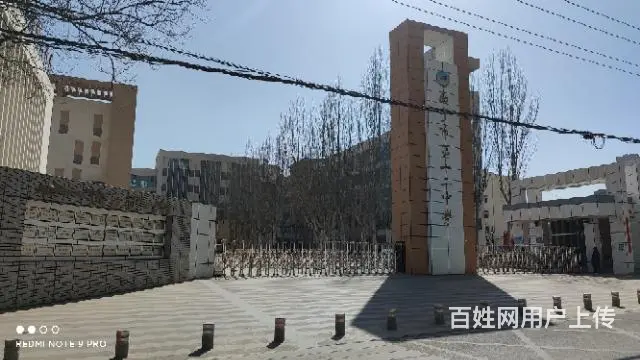 学校门口三面临街的独立门面房 - 图片 1