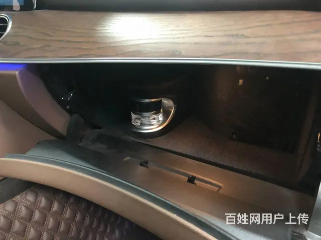 奔驰E级E300L加装香氛负离子，原厂车载香薰系统 - 图片 2