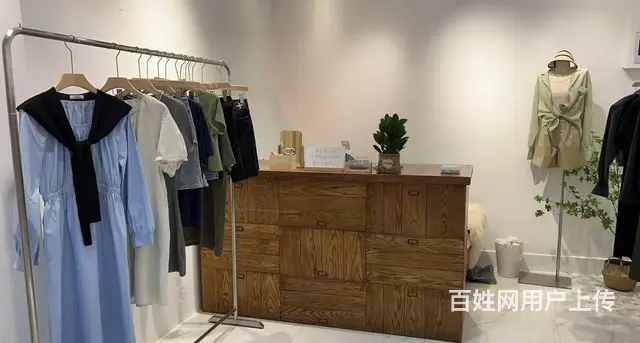 急转！凌河区地一大道33平服装店转让 - 图片 2